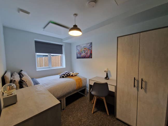 Available 11Th Dec: New Ensuite Close to Hospital  Main Photo