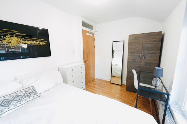 Beautiful Room next to Liverpool Street! Main Photo
