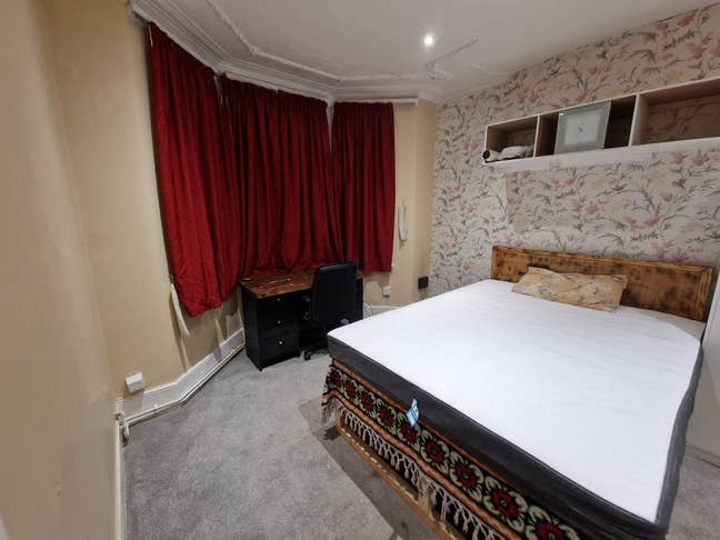 One double room available for rent in Southall  Main Photo