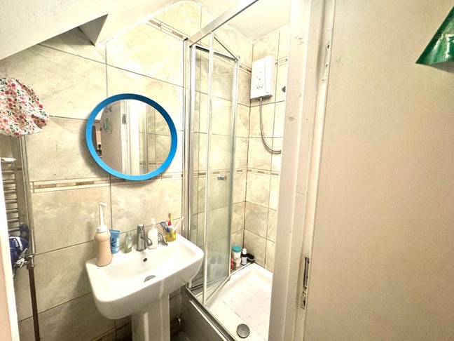 En-suite/ double room , studio/ bedsit  Main Photo