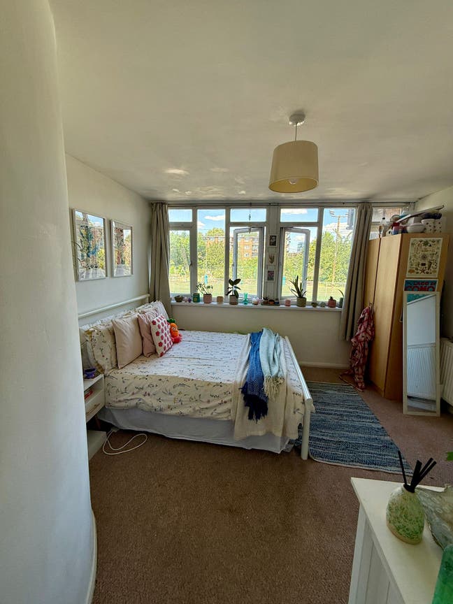 Double room available in Battersea  Main Photo