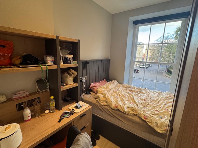 The Port on the Square—Standard Ensuite Main Photo