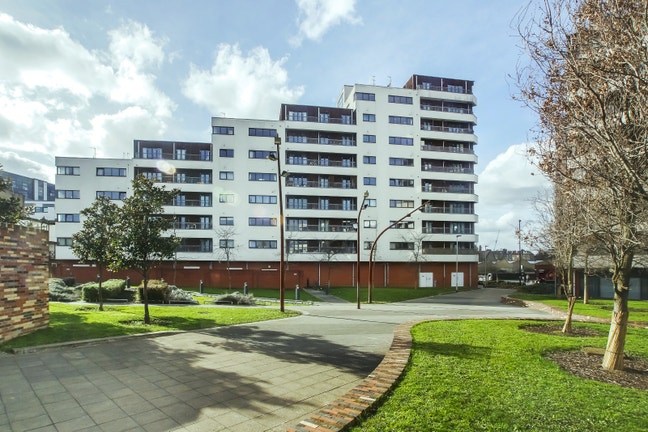 Luxury 2 Bed W/ Balcony Islington (All Bills Inc) Main Photo