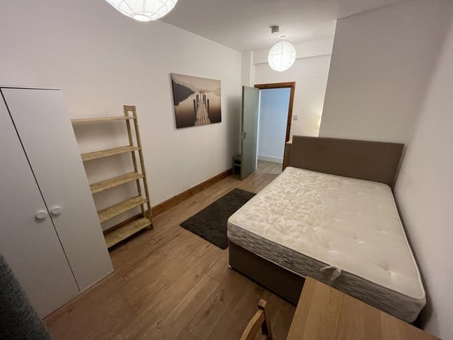 Well-equipped House, Large Rooms, Garden, Parking Main Photo