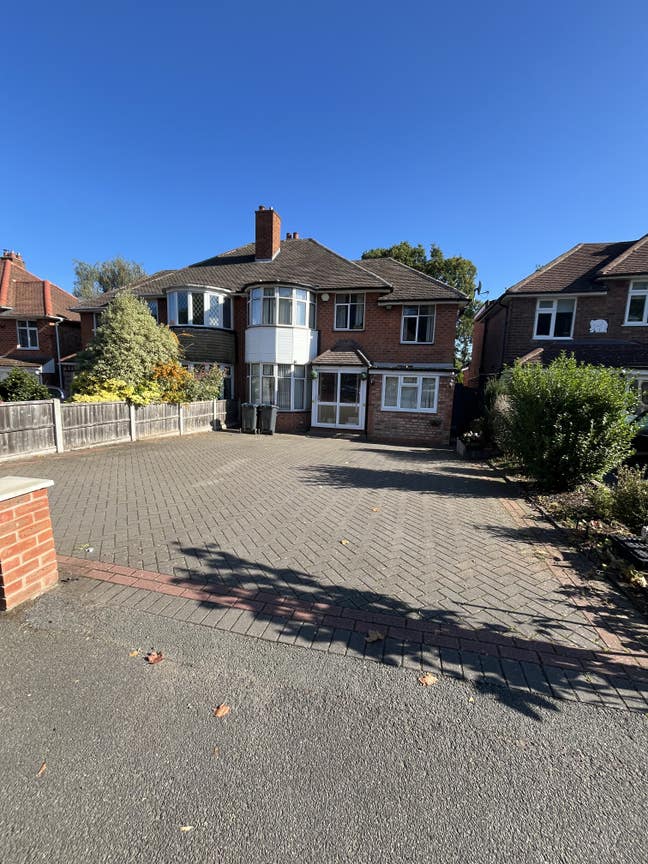 Room for Rent in a Lovely Home Main Photo