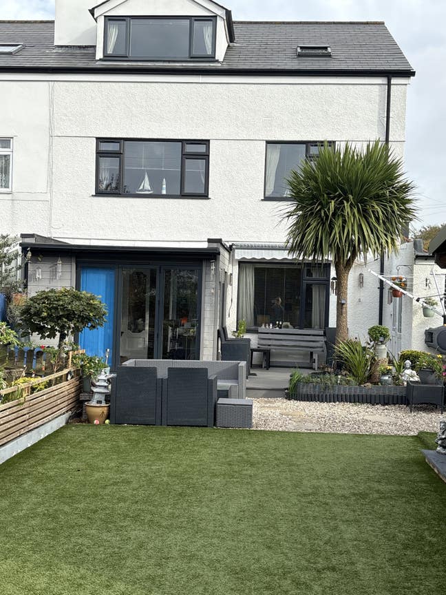 Gorgeous Warm and Friendly Home   Main Photo