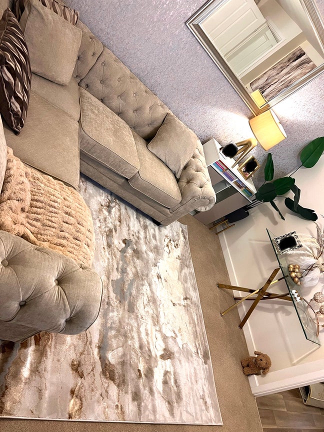 Spacious Furnished Room – All Bills Included Main Photo
