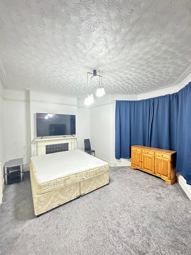 Room to rent Goodmayes Main Photo