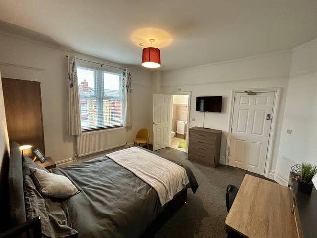 🚨Large En Suite Room in High Spec House!🚨 Main Photo