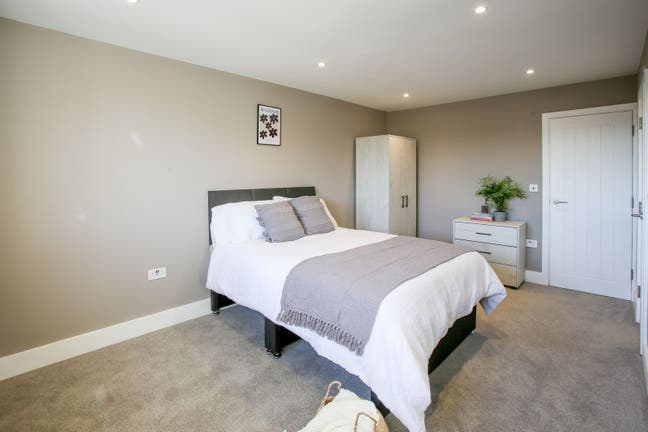 Modern En-suite room! Will rent fast Main Photo