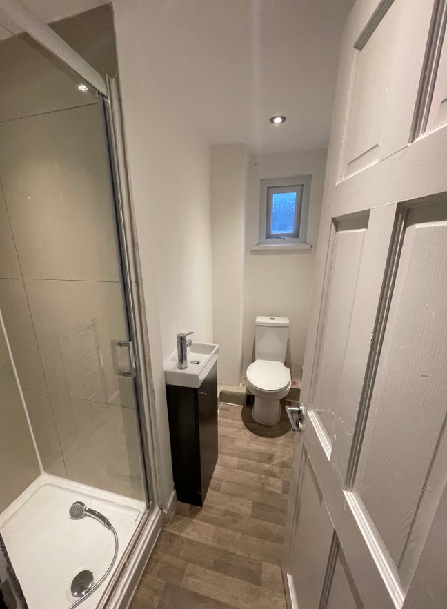 Double room and a sharing room in the same flat  Main Photo