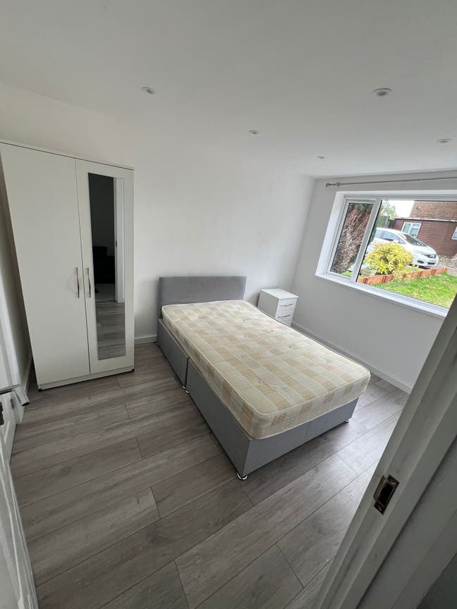 Newly Renovated Room With Brand New Furnishing Main Photo