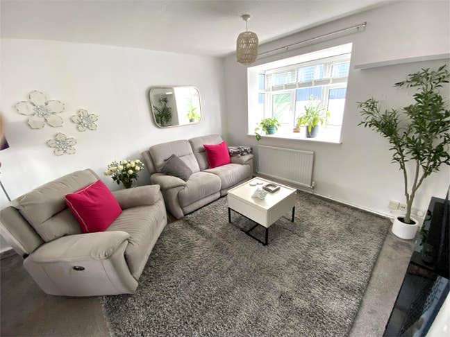 Delightful Room *Bills Incl *Free Parking  Main Photo