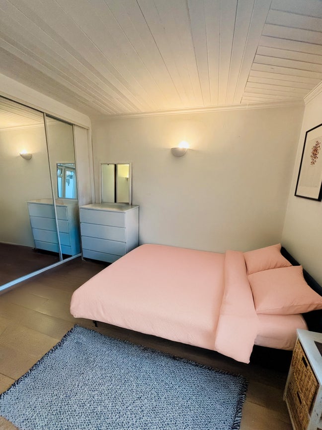 Bright double Room in Little Venice Main Photo