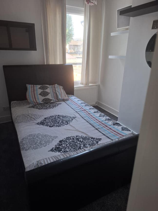 Clean Double Room Available  Main Photo