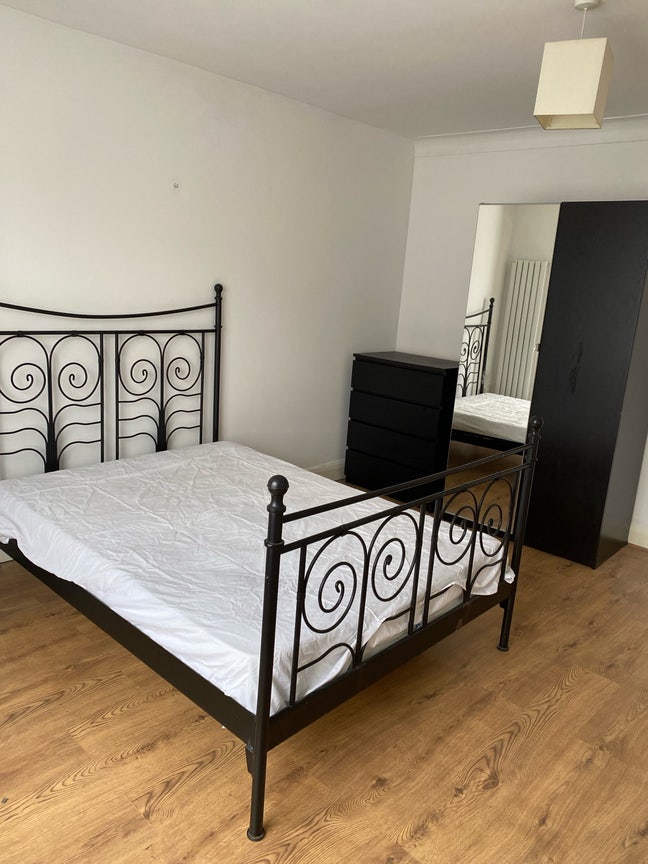 Large Double Room with Plenty of Storage  Main Photo