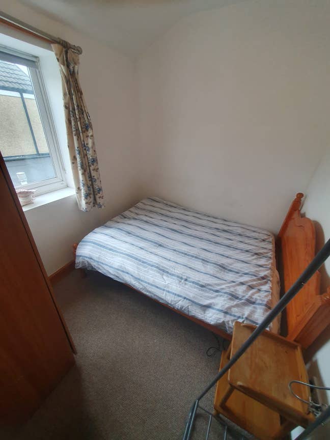 2 rooms available in house near beach Main Photo