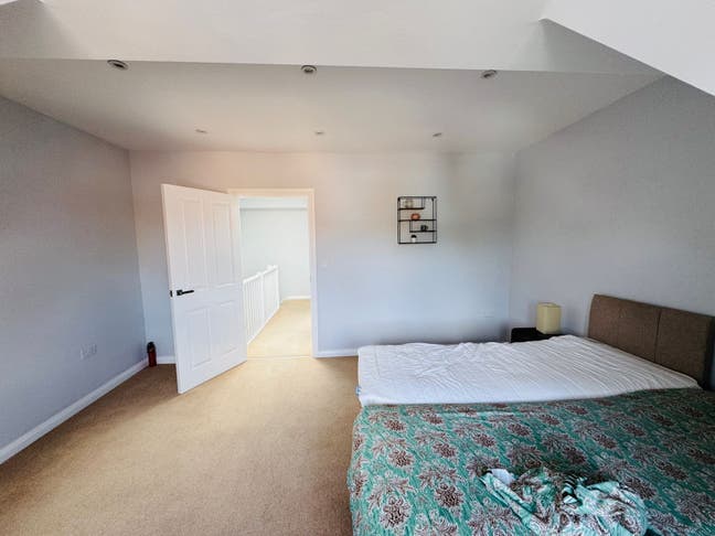 Master & double room to rent in Slough, SL1 Main Photo