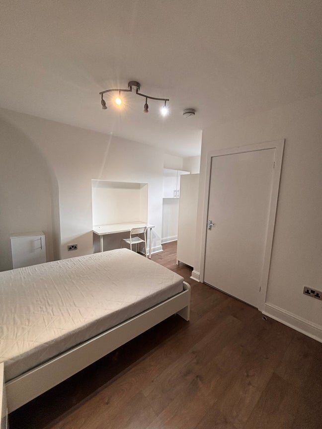 Bedroom with en-suite in HMO Property in Salford Main Photo