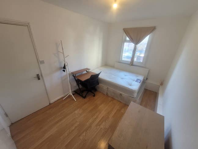Modern Double Bedroom located in Bethnal Green E2 Main Photo