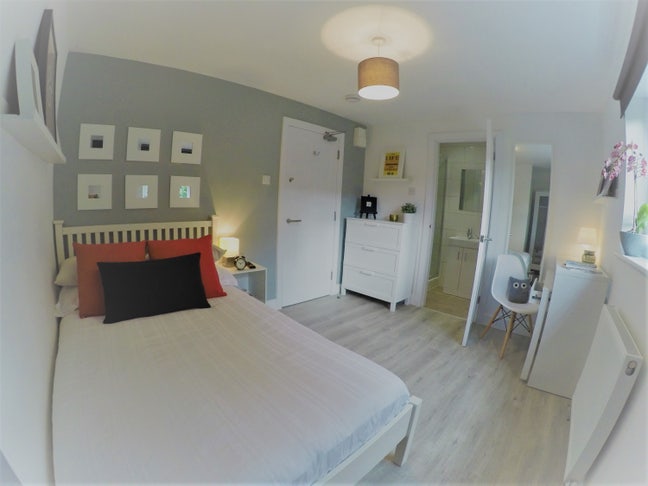 Love Bright En-Suite Rooom in Professional House Main Photo