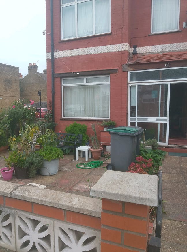 1 spacious double room for rent  Main Photo