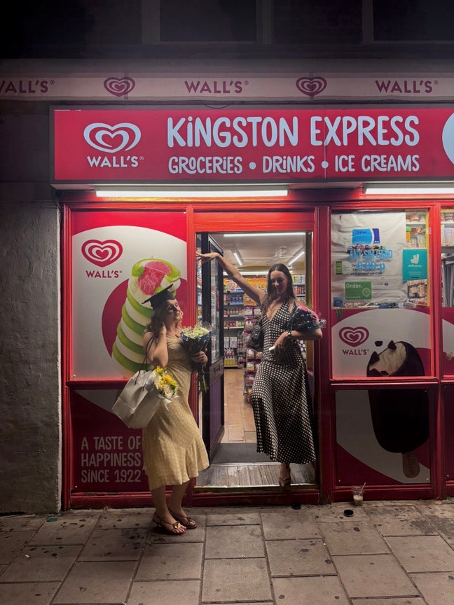 Seeking a professional friendly flat in SW London! Main Photo