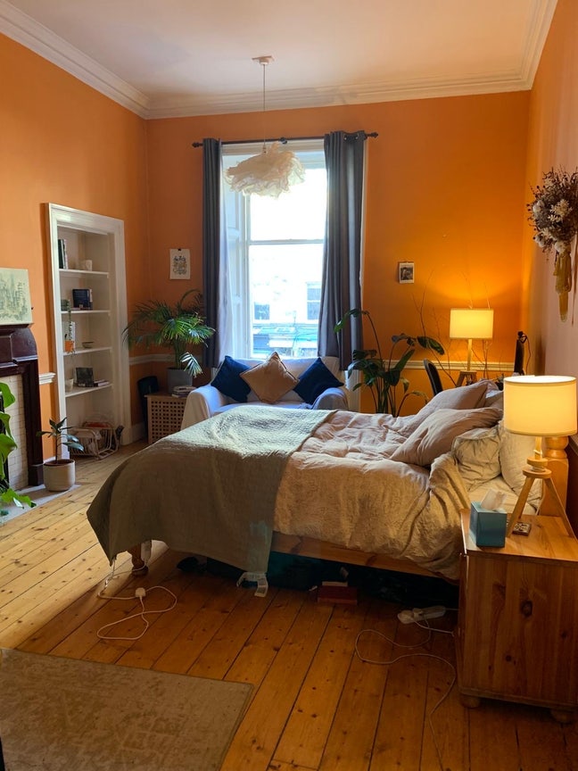 Spacious Room in Friendly Bruntsfield Flat Main Photo