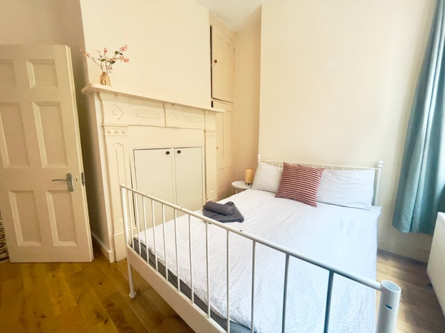 Refurbished garden house, large double, Ealing Main Photo