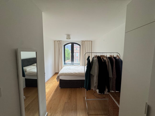 Ensuite Master Bedroom in Spacious 2BR Flat Main Photo