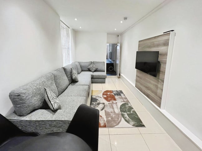 Modern 7 Bed House Share  Main Photo