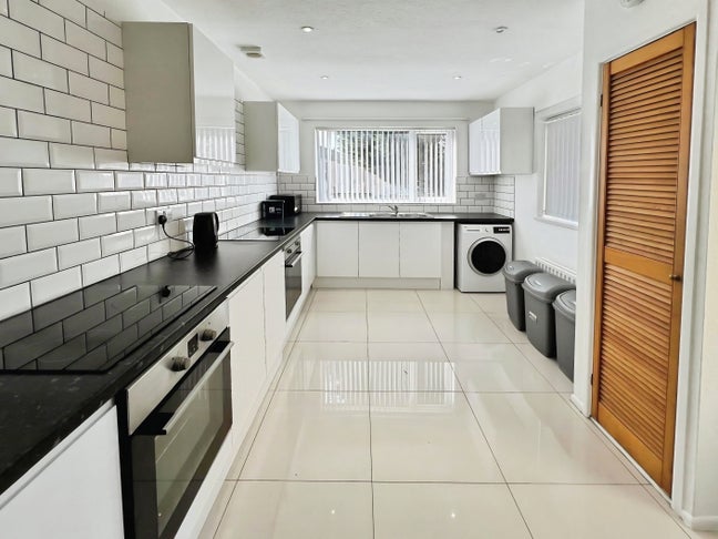 Modern 7 Bed House Share  Main Photo