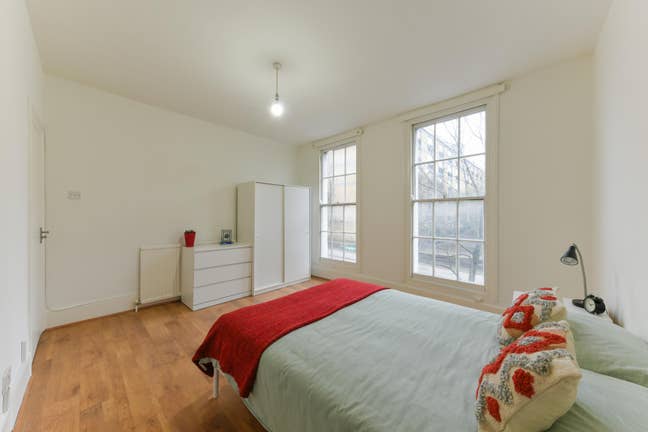 Bright and Spacious Double Room in Camden Town Main Photo