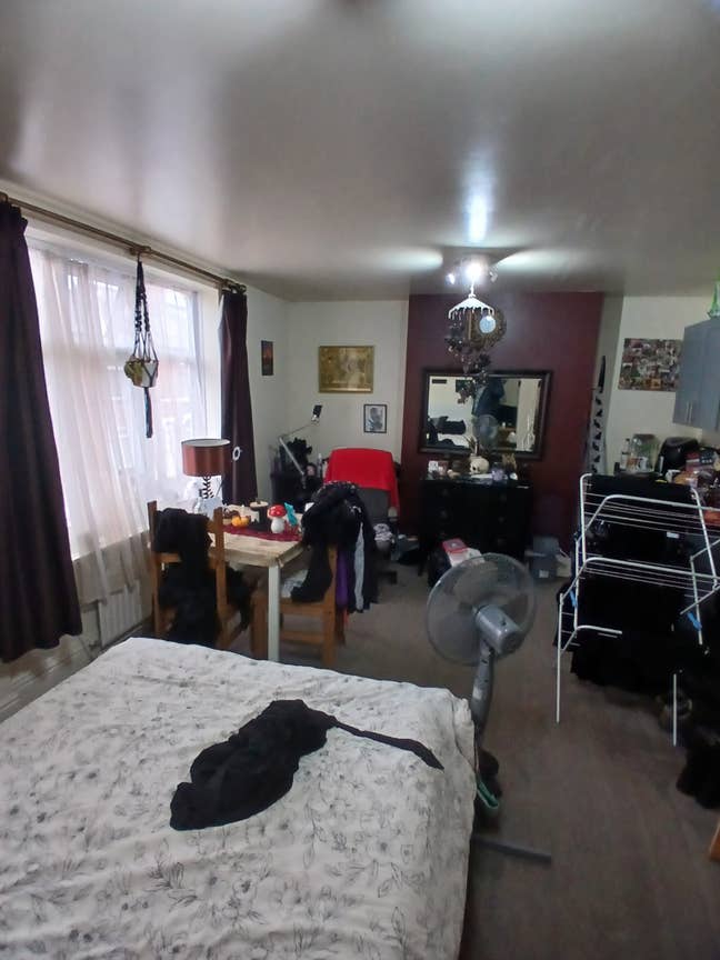 Large Double rm Nr Twn & Train Stn Bills inc INC Main Photo