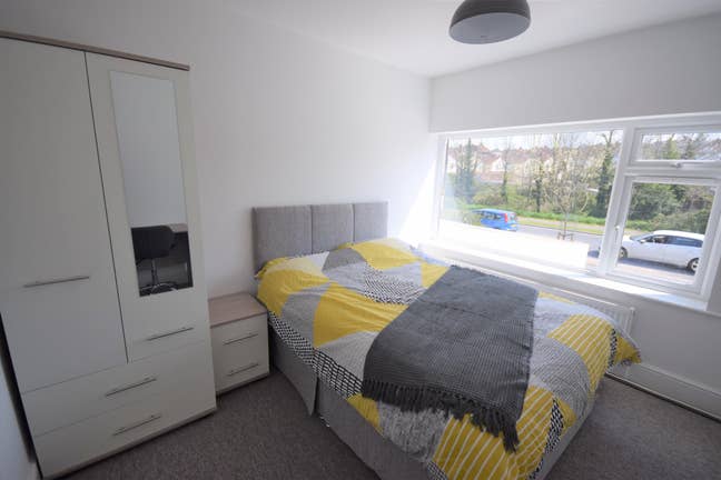 Airport Road - Double Ensuite Room Main Photo