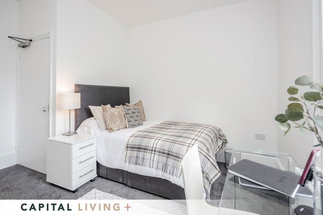Double room 5min walk to Clapham North Station  Main Photo