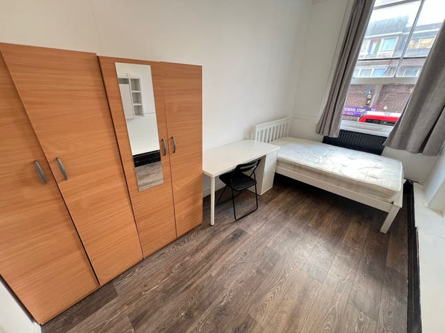 1min from CITY UNI -2 Double Rooms - £300pw Main Photo