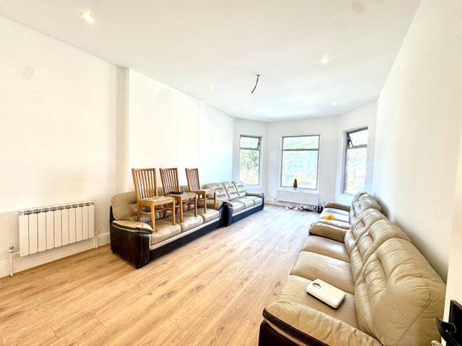 3 bed Anson Road, Cricklewood Willesden Green, NW2 Main Photo
