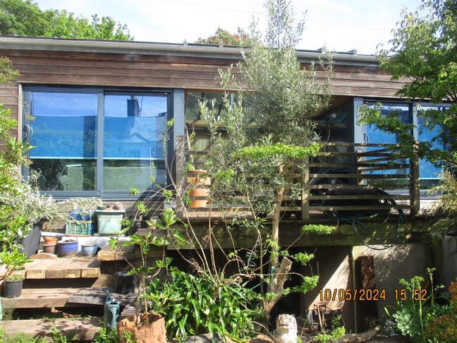 End of garden annex room for rent as lodger, Main Photo