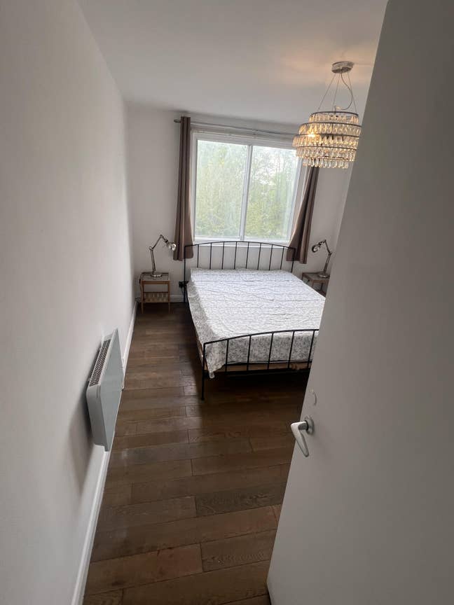 Large furnished room available in Manor Park Main Photo