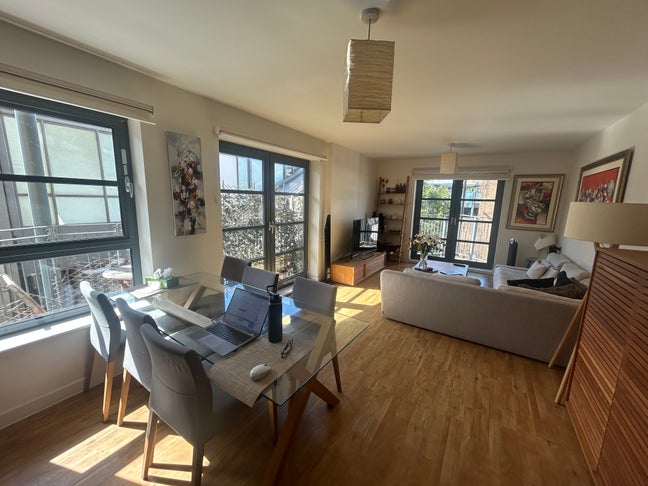 Subletting for a month: cozy double en-suite room Main Photo