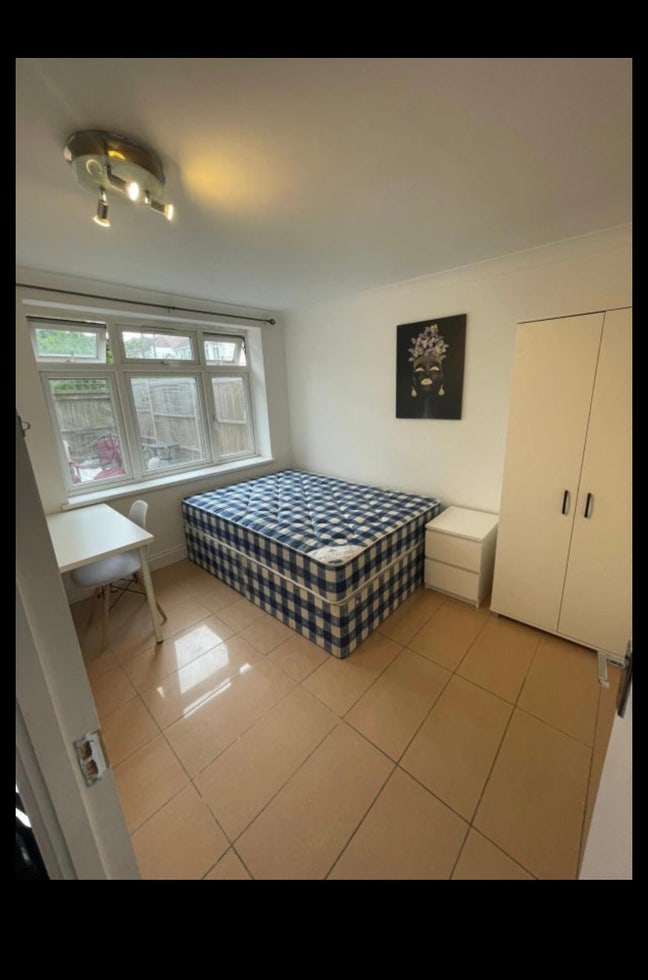 Double Room for Single Use in Brondesbury Main Photo