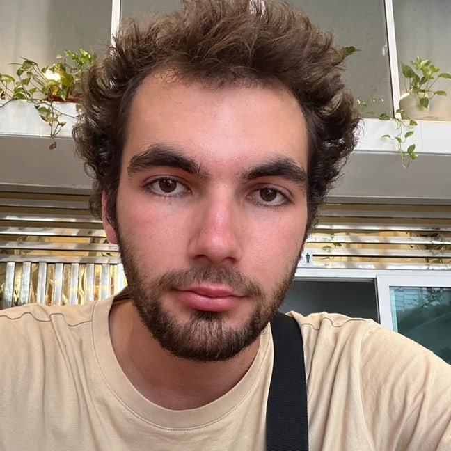 Professional Male seeks a double room Main Photo
