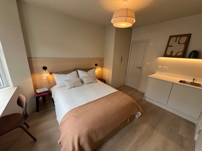 Luxury Ensuite | Private Fridge Freezer  Main Photo