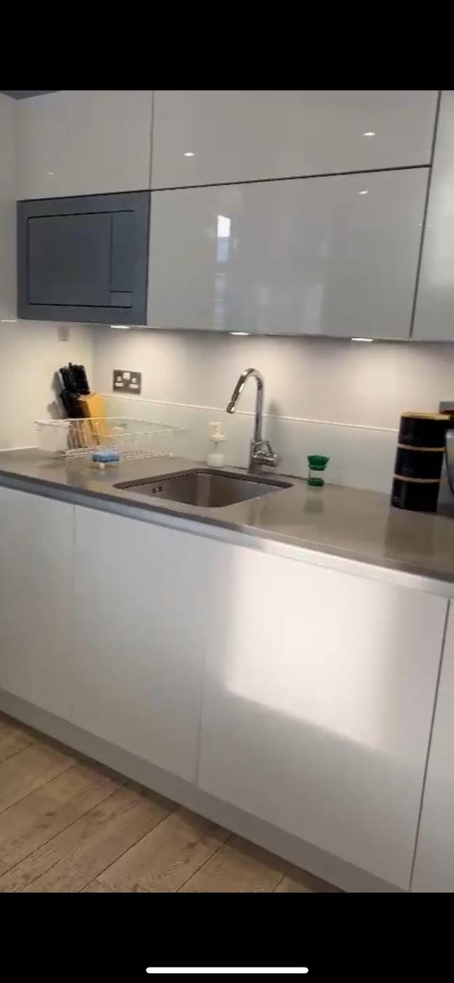 Room in a new-build apartment for 2 months Main Photo