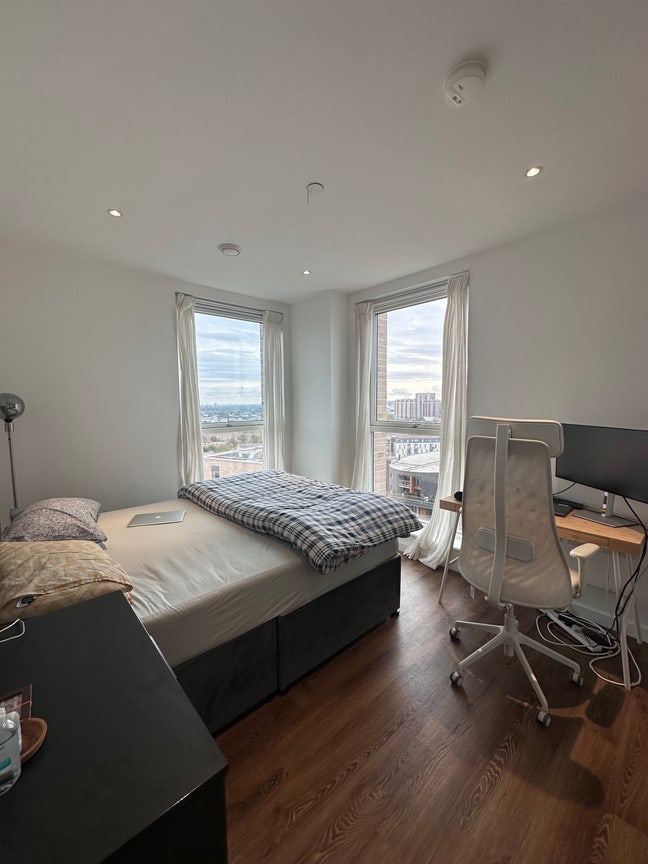****Room for sublet. Mid Oct- Mid Nov- flexible Main Photo