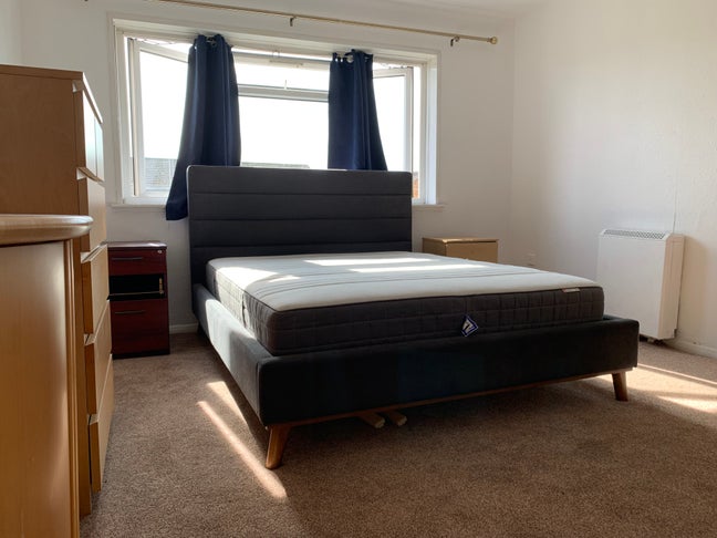Spacious and bright Double Room near Heathrow   Main Photo
