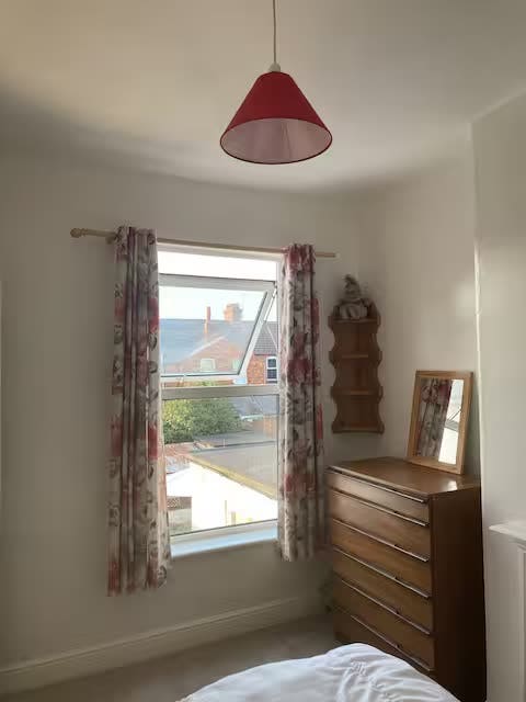 Spacious Double Room Available Close to Town  Main Photo