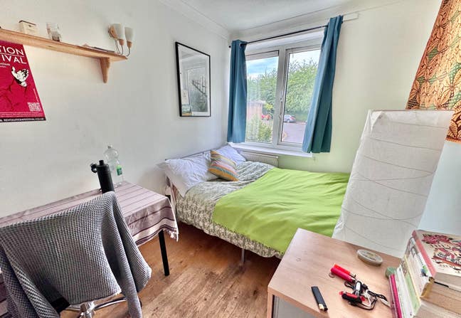 1 room in beautiful quiet location, bright, safe  Main Photo