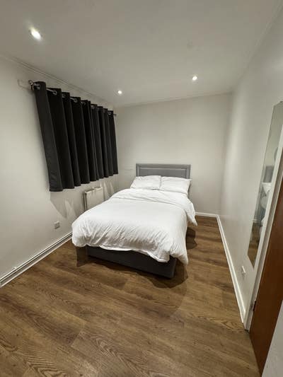 Double bed En suite Room near church steet  Main Photo